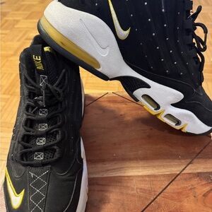 Nike Air Griffey Max Men's Black and Yellow.